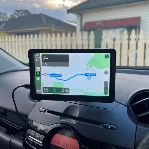 Multimediální systém do auta - HD obrazovka a bezdrátový CarPlay
