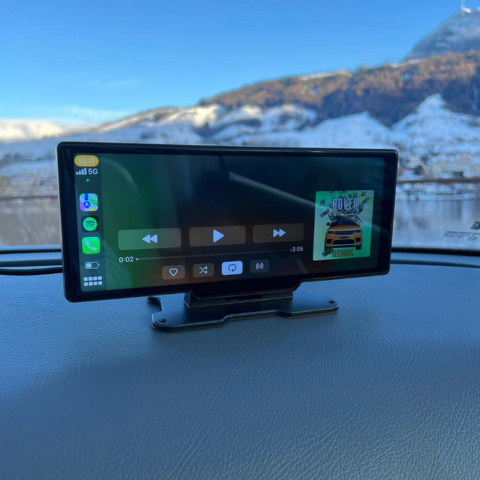 Multimediální systém do auta - HD obrazovka a bezdrátový CarPlay